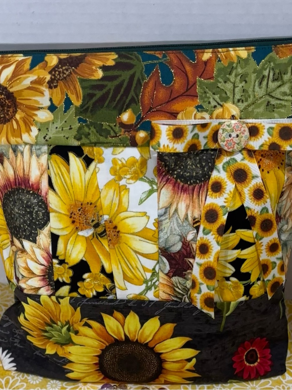 NEW SUNFLOWERS DAISIES MUMS QUILTED TOTE COSMETIC PURSE & CROSSBODY PHONE POUCH - Picture 2 of 6